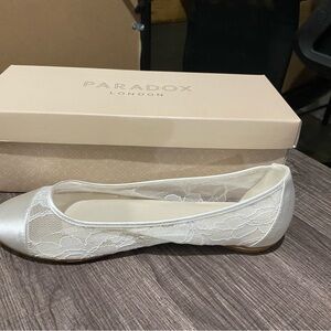 David's Bridal Ivory Lace Flats